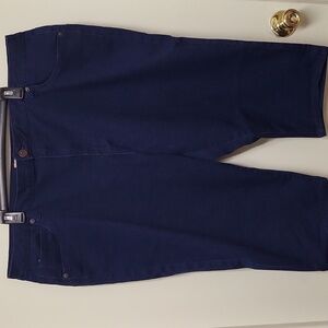 NWOT Hybrid & Company Dark Blue Stretch, Butt Lift Denim Capris